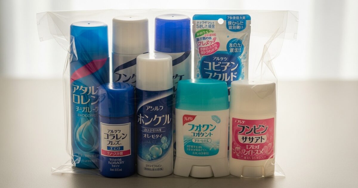 透明袋にまとめた複数の制汗剤とデオドラント製品のセット